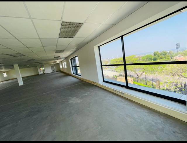 568M² OFFICE TO LET IN VORNA VALLEY